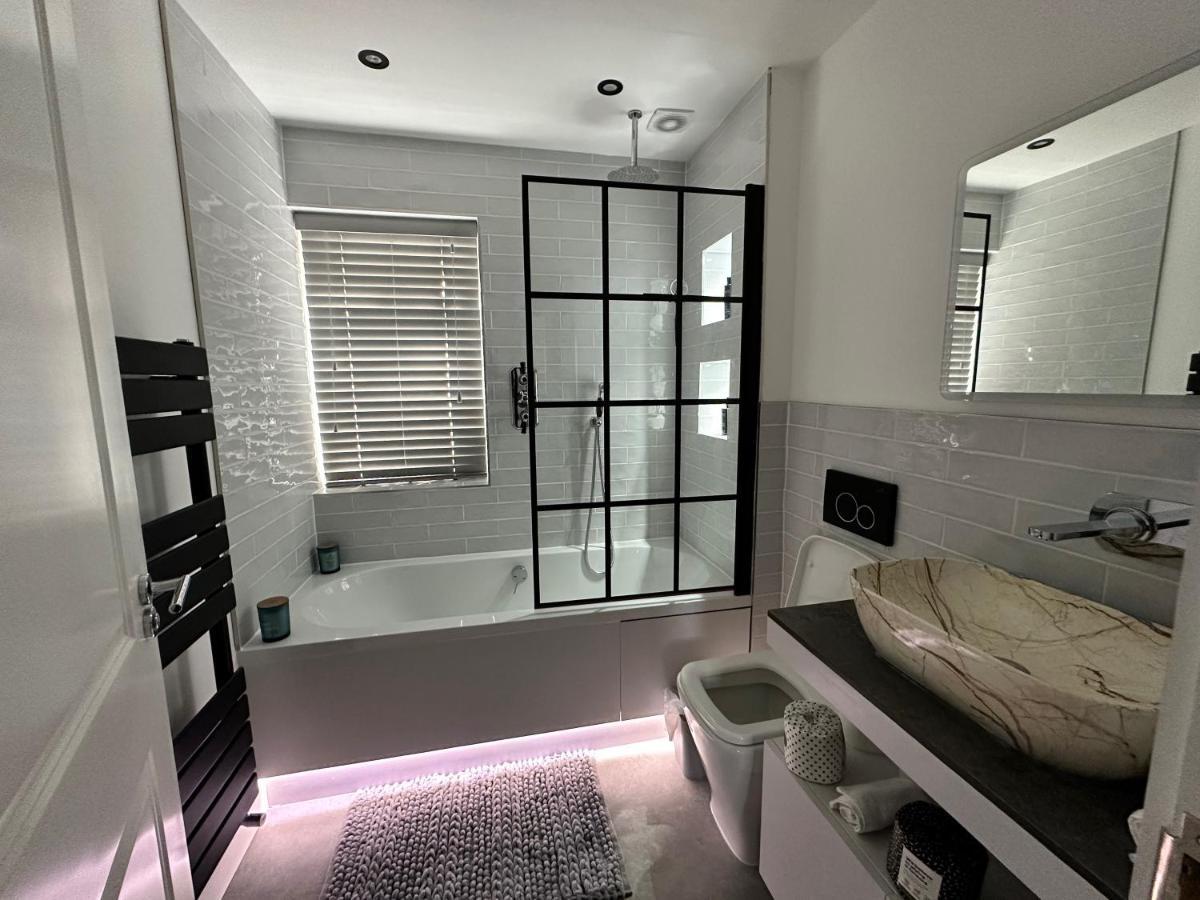 A Luxury 2 Bedroom Apartment Barnet Exterior photo